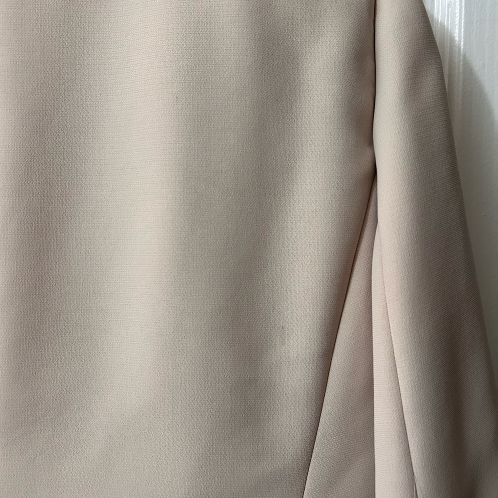 TAHARI women’s three piece suit in beige and black. - Picture 12 of 14